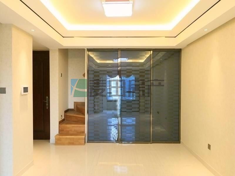 介绍:建发*湾区建成后,将极大*便利五缘湾的生活需求,完善厦门东部的城市商业配套建设,改变厦门的城市消费结构及生活观。而作为厦门未来的国际名片,厦门新会客厅*,建发*湾区将升级这座湾的未来。 建发*湾区珊瑚海是*湾区的一期*公寓,一期占*近5万平,建筑面积14.6万平,由12栋高层组成,共计1019套住宅。